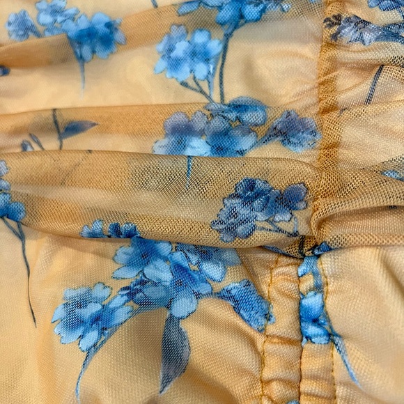 Pretty Little Things // Ditsy floral mesh bodycon dress (sold out online) - Picture 5 of 7